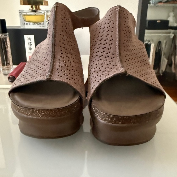 OTBT Brown Woven Platform Sandals - Picture 3 of 7